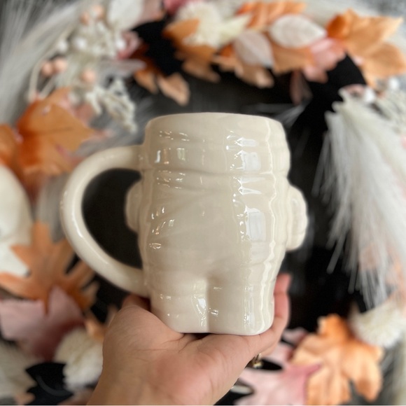 LAST ONE✨NEW🦇Mummy Holding Bat Halloween Mug🖤 - Picture 4 of 8